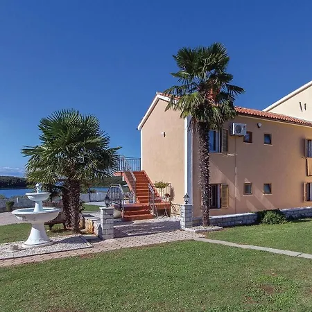 Apartment One-bedroom In Vrsar