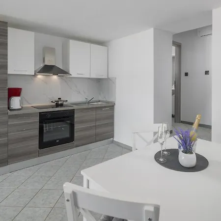 One-bedroom In ורסאר
