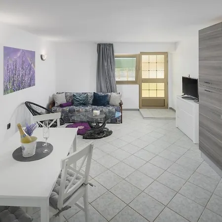 One-bedroom In דירה *